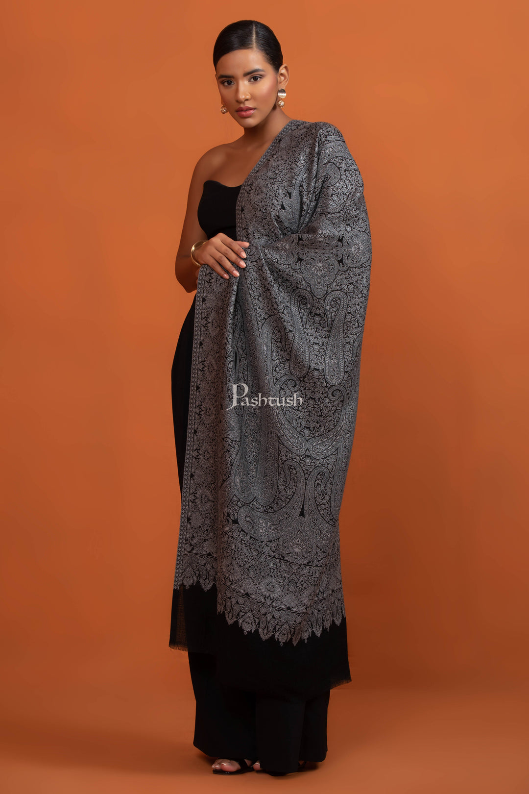Pashtush Womens Extra Fine Wool Stole, Paisley Jamawar Design, Black