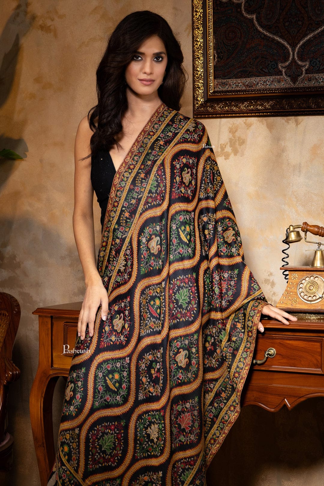 Pashtush India Gift Pack Pashtush His and Her Gift Set of 100% Pure Wool Stoles, Beige and Black, Packaged in Keepsake Wooden Chester Gift Box