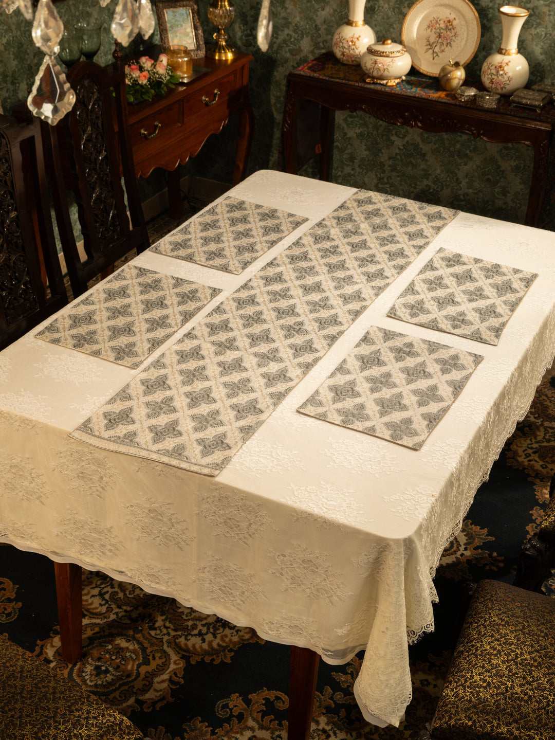 Pashtush India Gift Pack Pashtush Luxury Table Runner with Mats Set, Twilight Collection, Ivory
